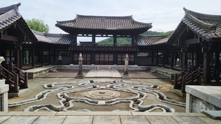 From Seoul: Dae Jang Geum Park Historic K-Drama Set Tour - Entering the palace gates and period streets