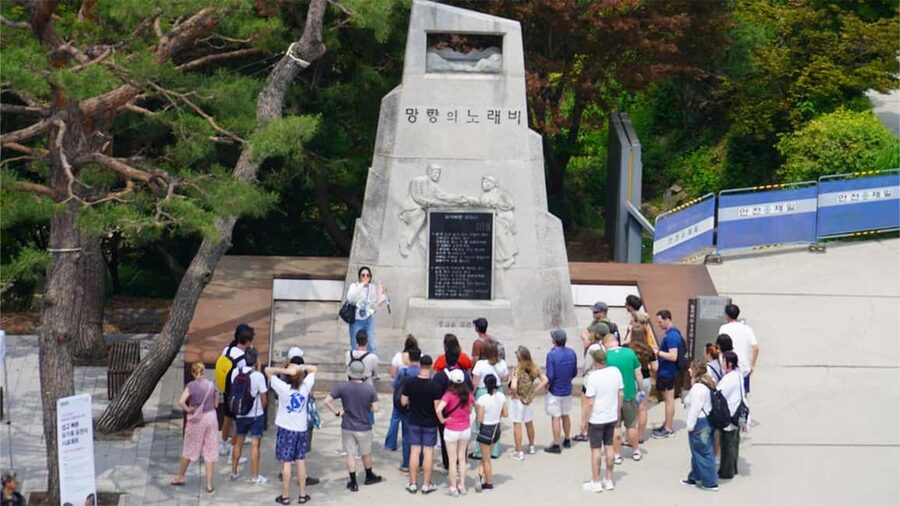 From Seoul: DMZ Tour and North Korea Experience Hall - Gyeongbokgung and the return to Seoul