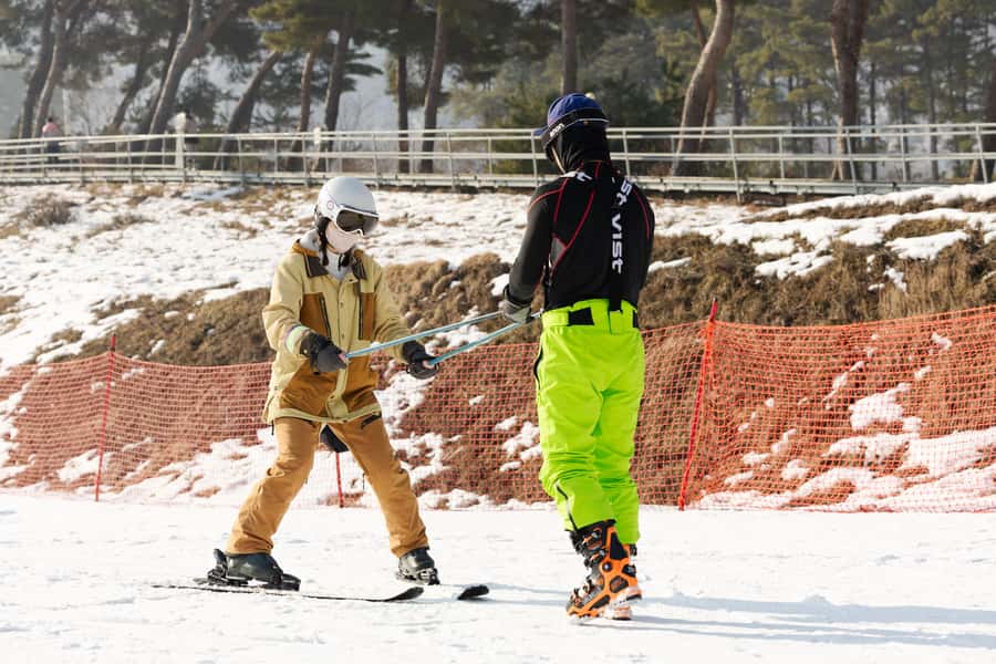 From Seoul: Korea Ski Tour - Jisan Forest Resort - Returning to Seoul by 6 pm