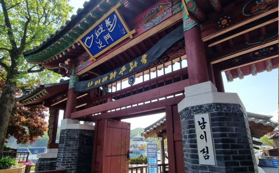 From Seoul: Nami Island, K-drama Garden & Rail Bike Day Tour - What the guides add to the day