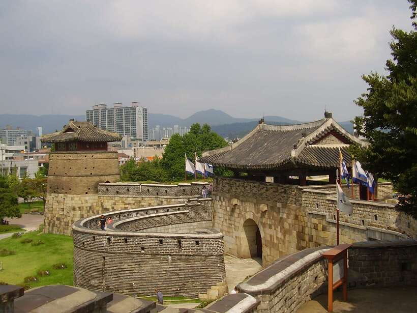 From Seoul: Suwon Hwaseong Fortress Tour - Walking the walls of Suwon Hwaseong