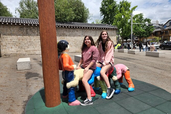 Full Day- Essential Seoul City Tour & Gourmet Tour(including Lunch and Dinner) - Starting at Gyeongbokgung Palace at 9:00 a.m.