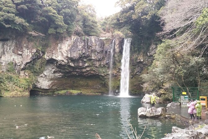 Full-Day Private Taxi Tour South of Jeju Island - Jusangjeolli shows Jeju’s volcanic edge