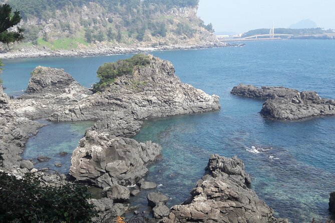 Full-Day Private Taxi Tour South of Jeju Island - Oedolgae offers a calmer sea view