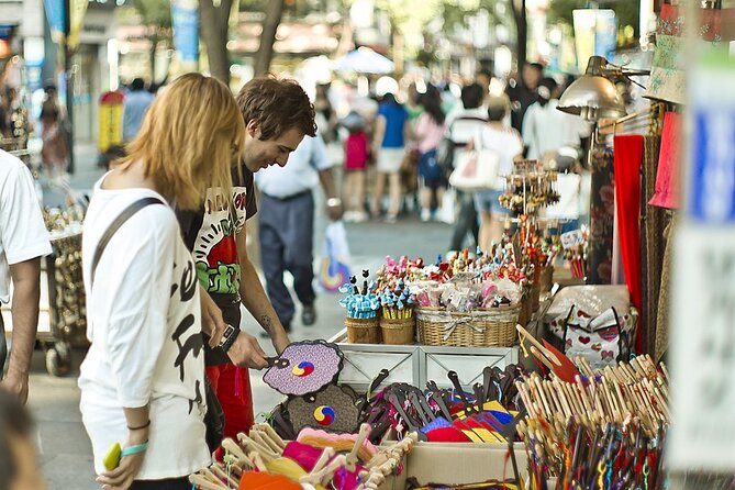 Full-Day Seoul Highlights Private Guided Tour - The private vehicle and guide make the difference