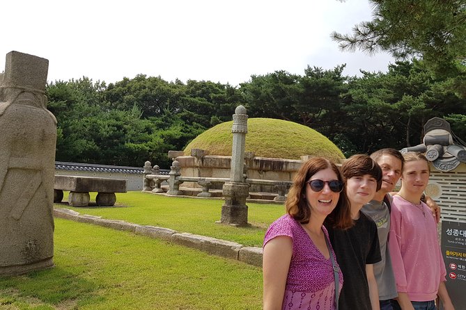 Gangnam Tour(Inc. Dinner & Drink) _ The past and present of Korea - Seolleung and Jeongneung: royal tombs under city trees