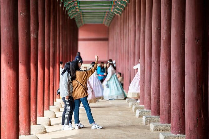 Gyeongbokgung Palace & Bukchon Village Walking Tour - Who should book this experience?