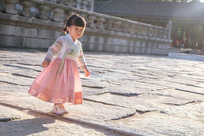 Gyeongbokgung palace family/group private photoshoot - Choosing hanbok and getting ready in 30 minutes