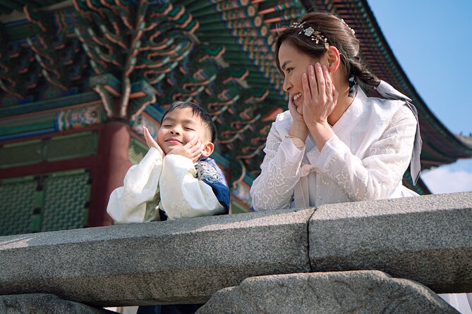 Gyeongbokgung palace family/group private photoshoot - What the praise tells you about Jun’s style