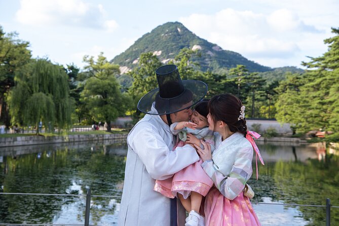 Gyeongbokgung palace family/group private photoshoot - Meeting at Yes Hanbok near Exit 4