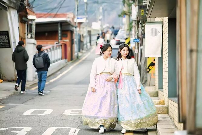 Gyeongbokgung Palace Hanbok Rental Experience in Seoul - What happens inside the shop