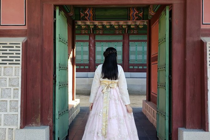 Gyeongbokgung Palace Hanbok Rental Experience in Seoul - Walking from the shop to Gyeongbokgung Palace