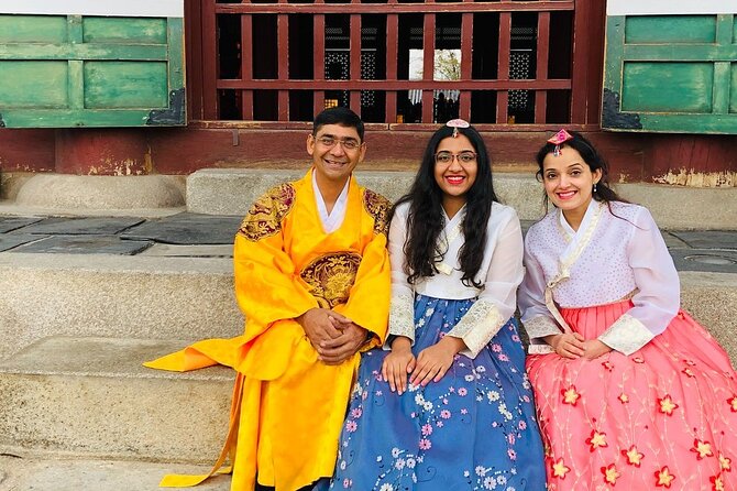 Gyeongbokgung Palace Hanbok Rental Experience in Seoul - Choosing between traditional and themed hanbok