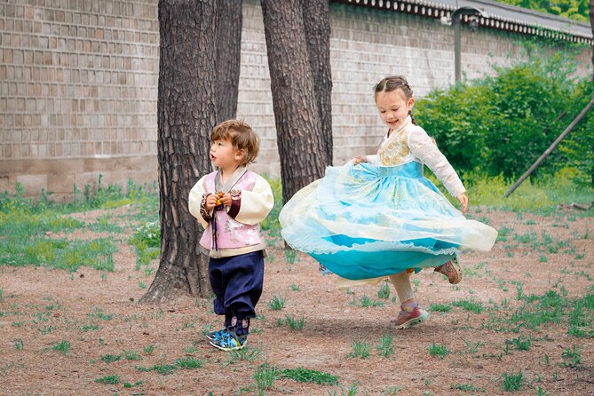 Gyeongbokgung Palace K-drama Hanbok Rental in Seoul - Optional hair styling and accessories