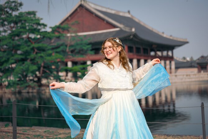 Gyeongbokgung Palace K-drama Hanbok Rental in Seoul - Walking from the shop to Gyeongbokgung Palace