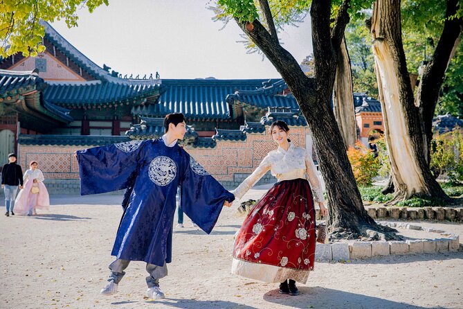 Gyeongbokgung palace,seoul with gigibebe hanbok rental - Getting dressed, arranging your hair, and storing your things
