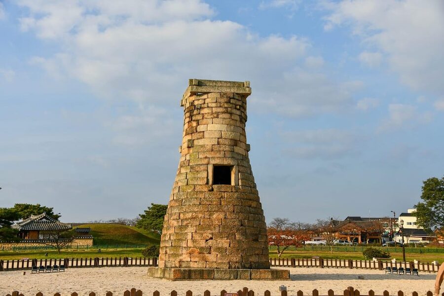 Gyeongju: Private Car Charter Taxi Tour - Villages, bridges, tombs, and Hwangridan-gil