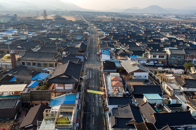 Gyeongju UNESCO sites Private tour with licensed tour guide - Cheomseongdae Observatory and the old royal district