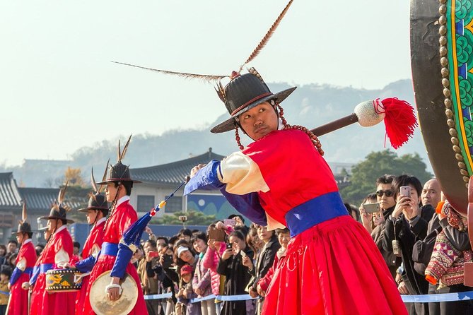 Half day Morning Seoul City Tour(Temple & Gyeongbok Palace) - Gwanghwamun Square and the Road to the Palace