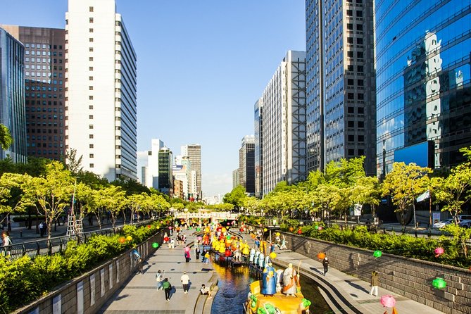 [ Half Day ] Sightseeing, Top 3 spots of Seoul !! - Bukchon Hanok Village: a short walk through old Seoul