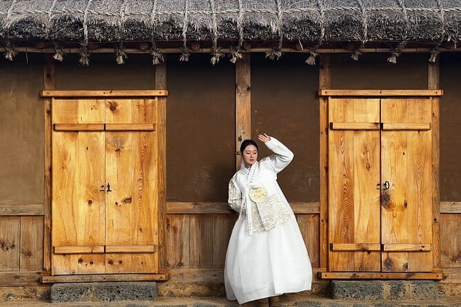 Hanbok Experience & Seasonal Half-Day Private Package Tour - Key points at a glance