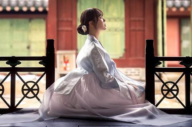 Hanbok Photoshoot in Gyeongbok Palace - What the photographer adds to the session