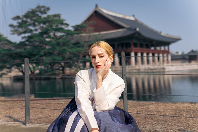 Hanbok Private Photo Tour at Gyeongbokgung Palace - Choosing a Hanbok at Daehan Hanbok
