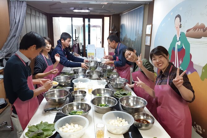 Hands-on Kimchi Making Experience in Seoul’s Myeongdong - Pack your kimchi and take the photo