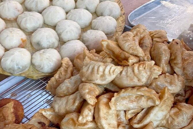 Hidden Street Food food tour in Seoul - Sitting Down in Chebu-dong