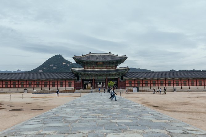 Highlights & Hidden Gems With Locals: Best of Seoul Private Walking Tour - Who should book this private Seoul walk?
