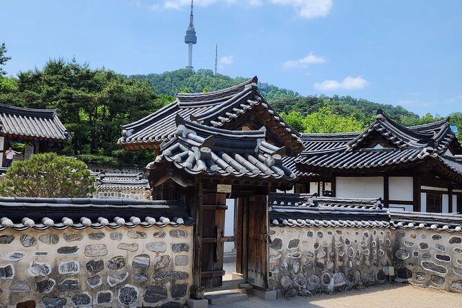 Highlights of Seoul Tour in Seoul: Deoksugung & N Seoul Tower - Transport, walking, and group size