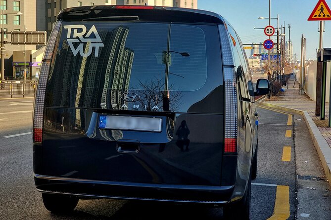 Incheon Airport ⇄ Seoul: Stress-Free Rides, Just for You! - The chauffeur and the meet and greet
