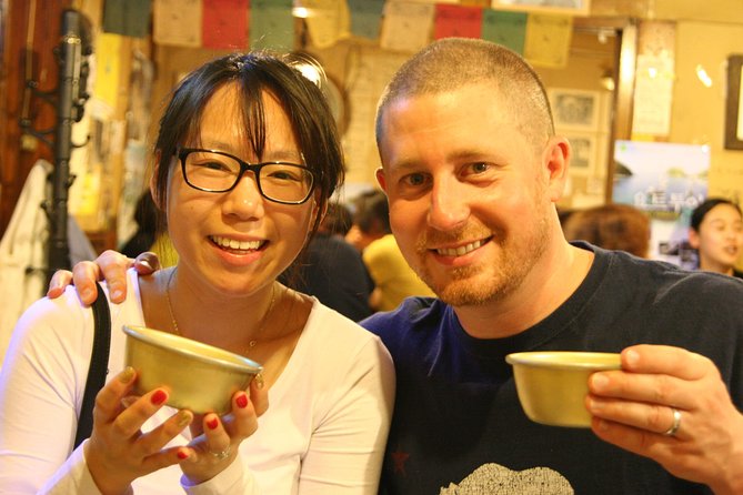 Insadong Makgeolli Taster Tour - Stop one: a hanok filled with makgeolli choices