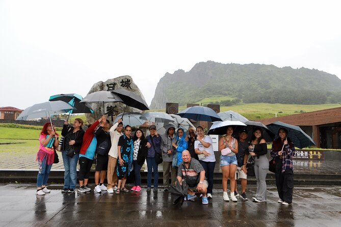Jeju bus tour with professional English guide for cruise customer - Key points at a glance