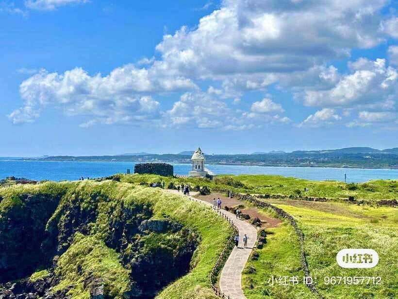 Jeju: Eastern UNESCO Sites Tour with Haenyeo Show - Why the eastern route works so well