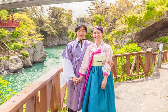 [Jeju] Hanbok Private guide tour & photo session in beautiful Yongduam rock, - What the photographer adds