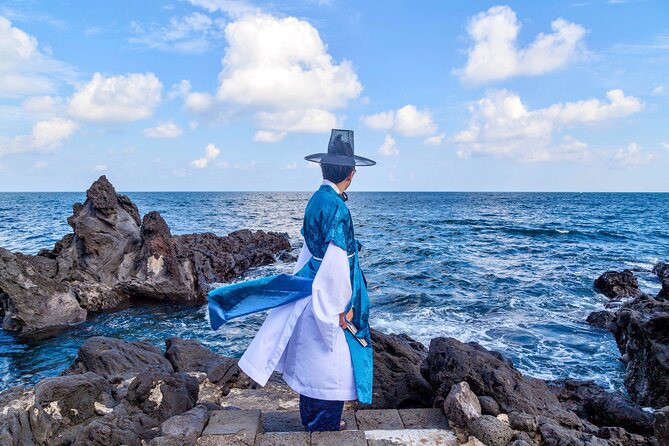 [Jeju] Hanbok Private guide tour & photo session in beautiful Yongduam rock, - Is $77 per person a good value?