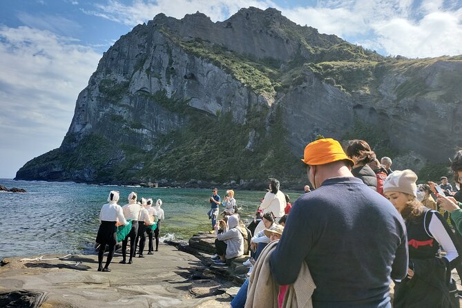Jeju Island Bus Tour Or Taxi Tour in the East of Jeju island - Sangumburi Crater: A Volcano With a Different Shape