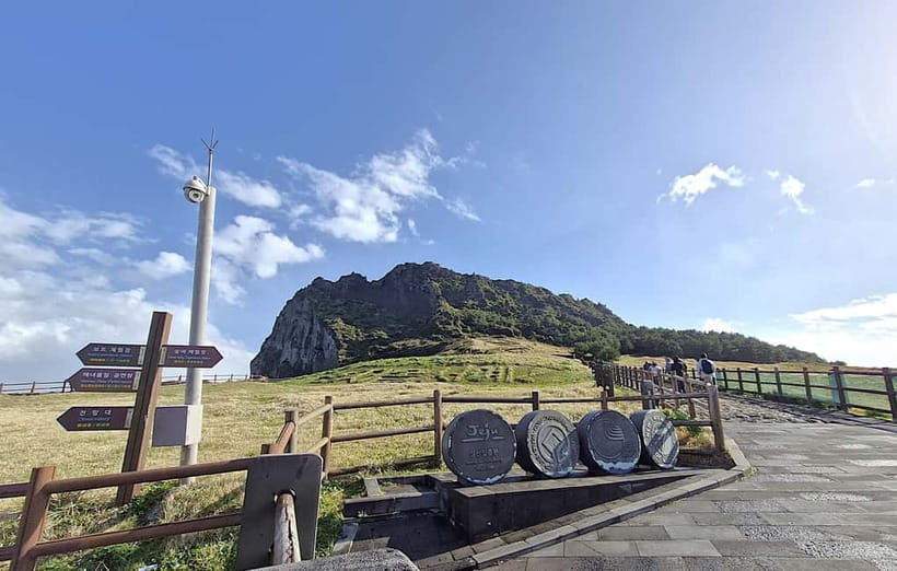 Jeju Island: Eastern Tour for Leisurely Walkers - Jeju Stone Park and the island’s stone traditions