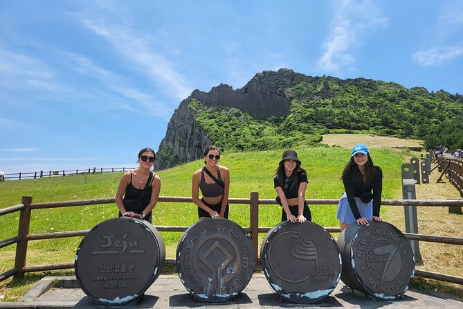 jeju island Jumbo taxi Private tour with Mr.Hong East of jeju - Spending two hours among Jeju’s stones