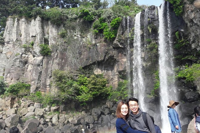Jeju Island private taxi tour-waterfalls & Oedolgae & Jusangjeoli - Oedolgae: the tour’s best place to stretch your legs