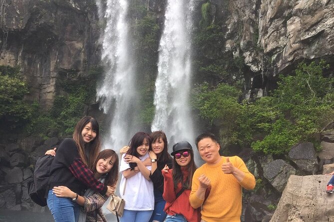 Jeju Island private taxi tour-waterfalls & Oedolgae & Jusangjeoli - O’sulloc Tea Museum: a calm finish among green tea fields