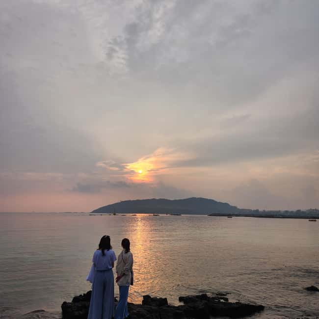 Jeju Island: Sunrise Guided Tour with Hotel Pickup - The ride from Jeju City to Seopjikoji