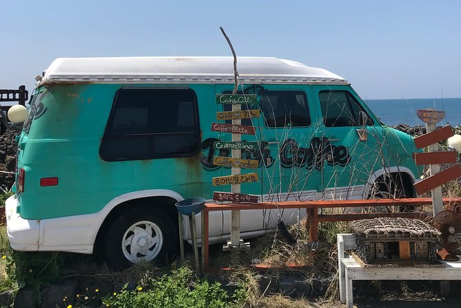 Jeju island: Van tour with a guide who the most loves JEJU - Building the day around Seongeup Folk Village