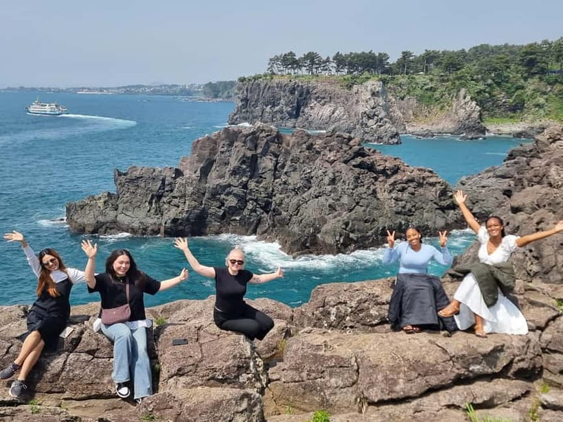 Jeju: Popular Sightseeing Private Car Charter Tour - Guides who improve the day