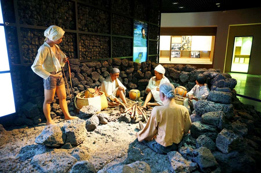 Jeju Premium Small Group UNESCO Day Tour - East - Guides are a major part of the value