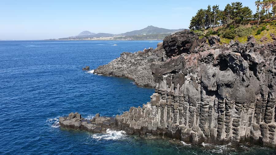 Jeju Premium Small Group UNESCO Day Tour - South - Reading the lava at Jusangjeolli Cliff