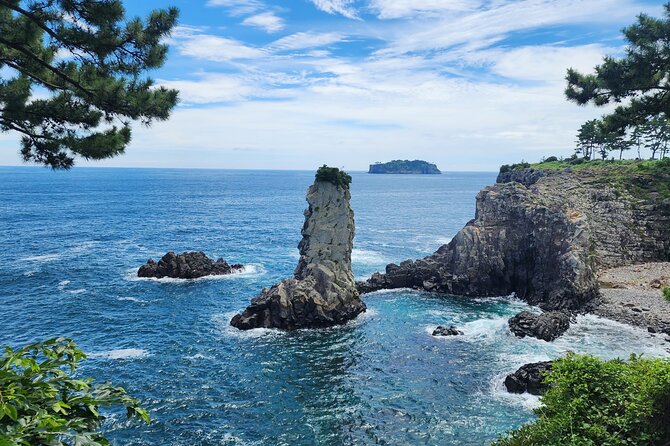 Jeju Premium Small Group UNESCO Day Tour - South Course - Yakcheonsa Temple: the cultural heart of the route