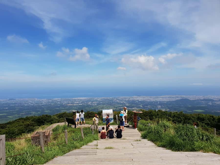 Jeju Premium Small Group UNESCO Day Tour - South - Starting with Hallasan’s Eoseungsaengak Trail