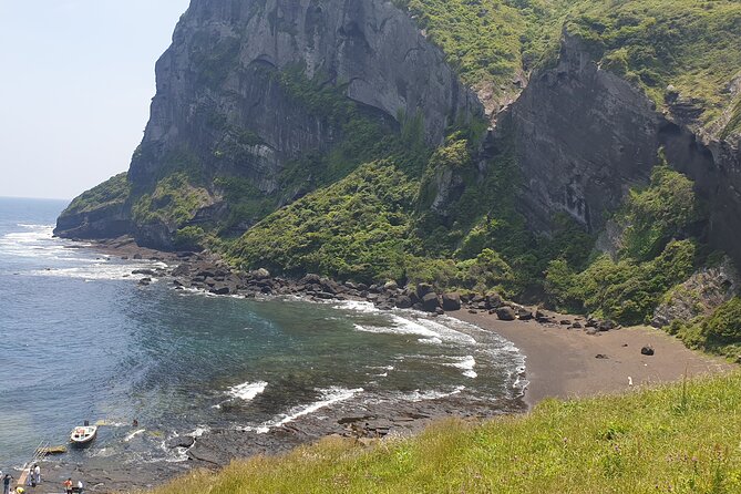 Jeju Private Day Tour- Seongsan Ilchulbong & Haenyeo performance - What $160 per person really buys